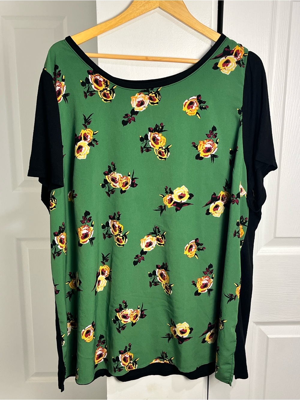 Lane Bryant Short Sleeve Blouse Roses Floral Green Background Shabby Chic SZ 24